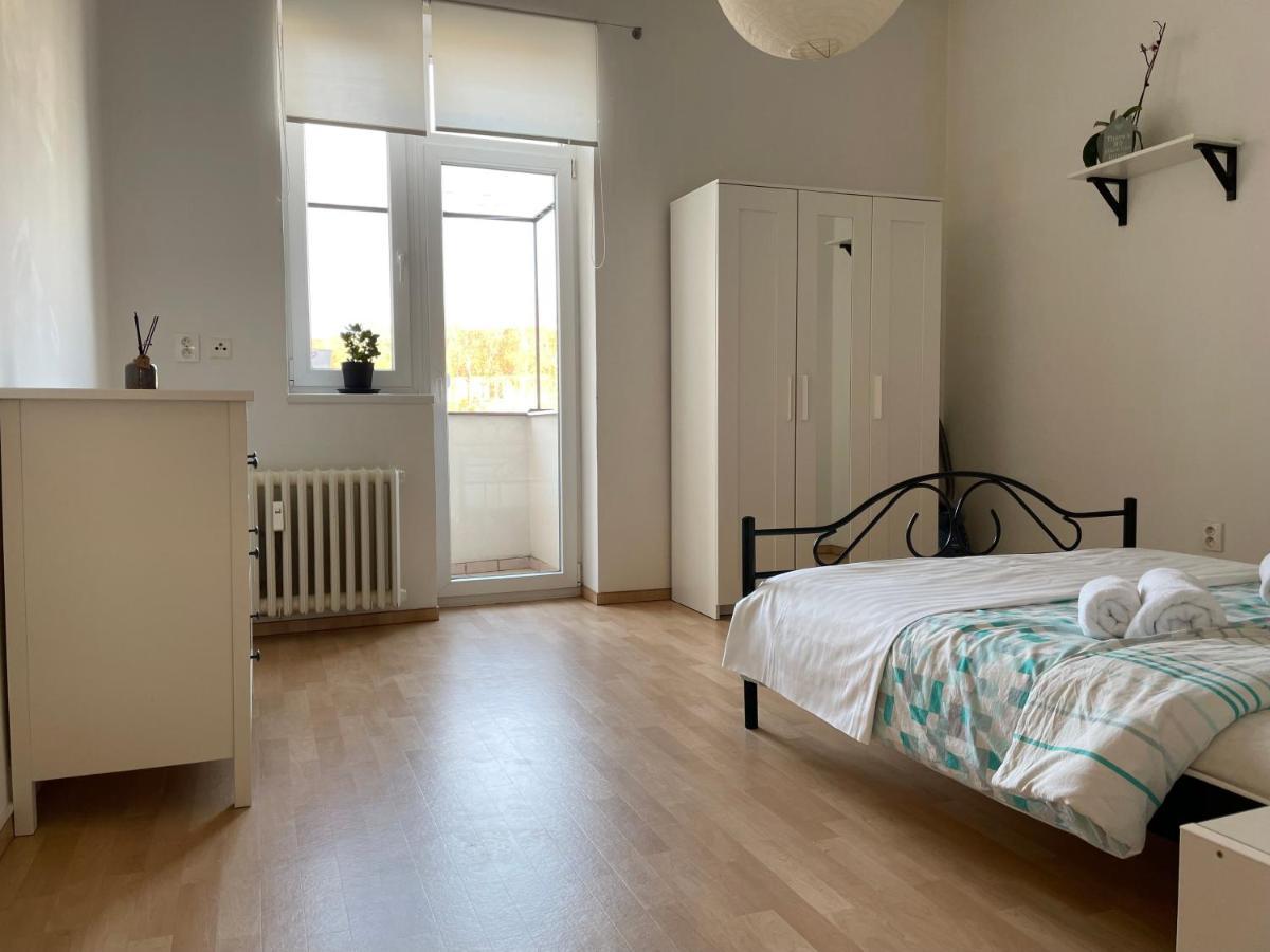 Cozy Apartment Near The City Center Hradec Kralove Exterior photo