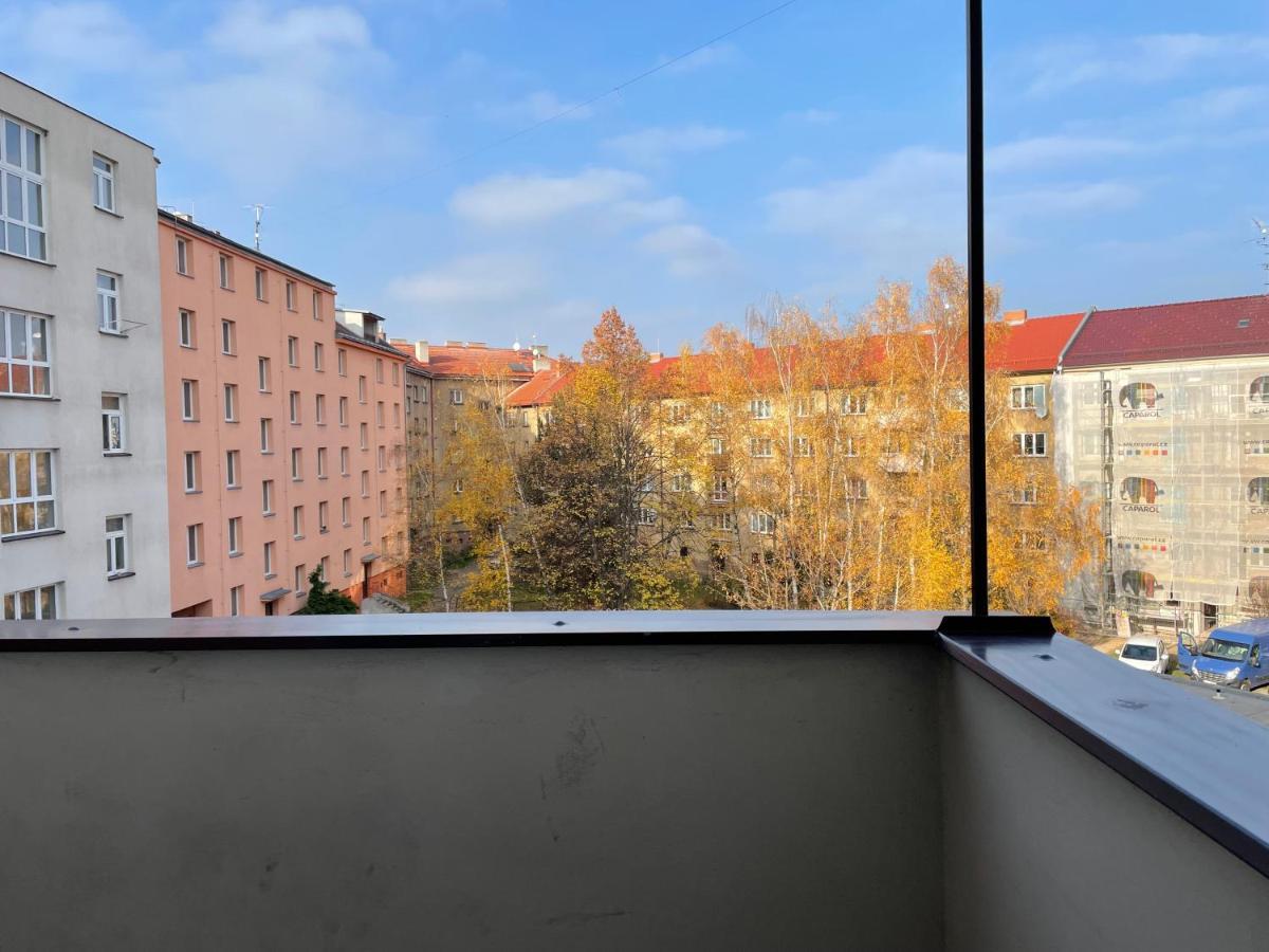 Cozy Apartment Near The City Center Hradec Kralove Exterior photo